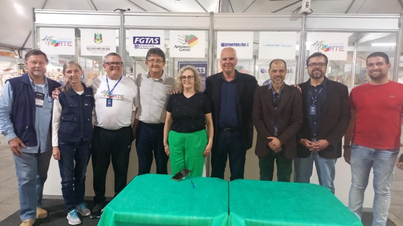 Representantes estaduais e municipais na primeira edição da Artenorte, em Capão da Canoa.
