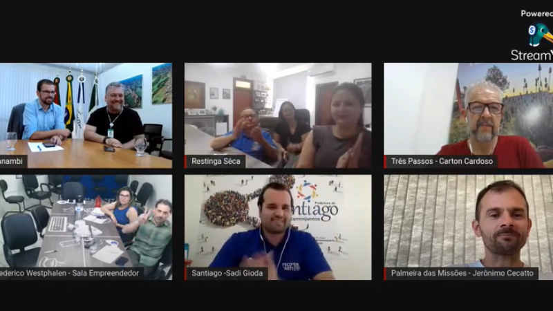 Tela da transmissão ao vivo com representantes de seis cidades participantes: Panambi, Restinga Sêca, Três Passos, Frederico Westphalen, Santiago e Palmeira das Missões.