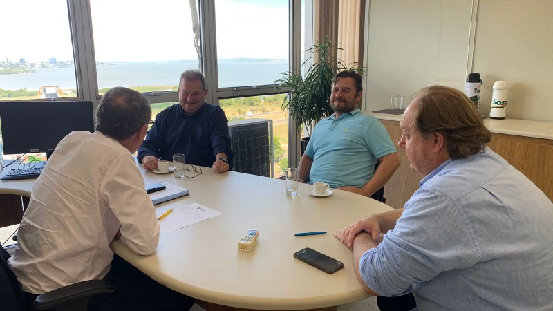 Reunião do secretário de Trabalho e Desenvolvimento Profissional Gilmar Sossella com representantes do Sine de Porto Alegre.