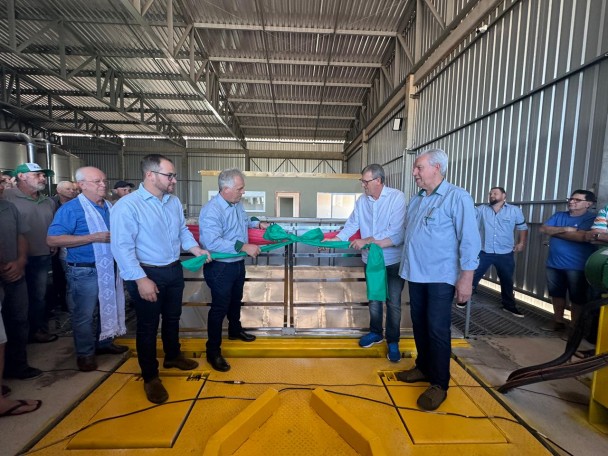 Secretário Gilmar Sossella representou o governador em exercício, Gabriel Souza, na inauguração da nova unidade da Coapar