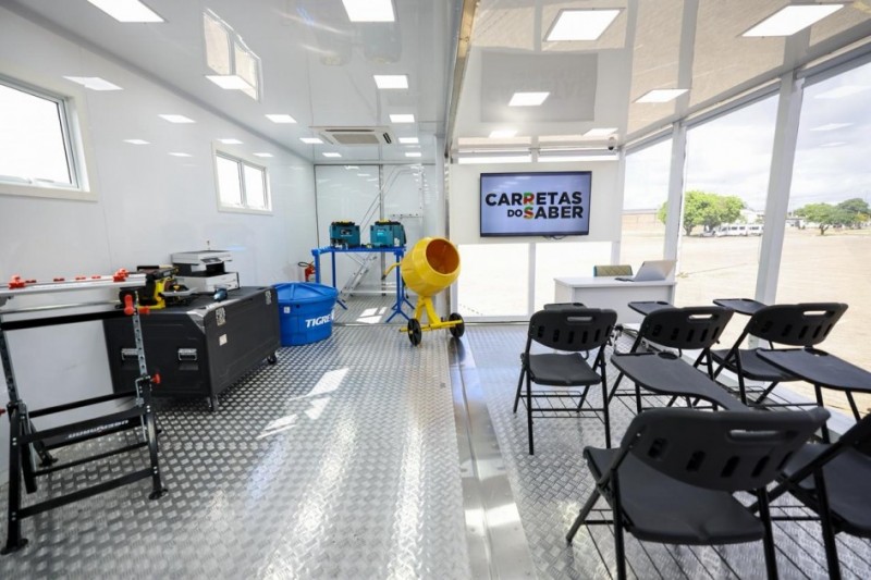 Carretas incluem espaço de sala de aula